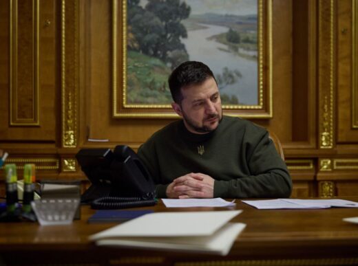 Президент України Володимир Зеленський привітав Прем’єр-міністра Японії Фуміо Кішіду з початком головування Японії у G7.